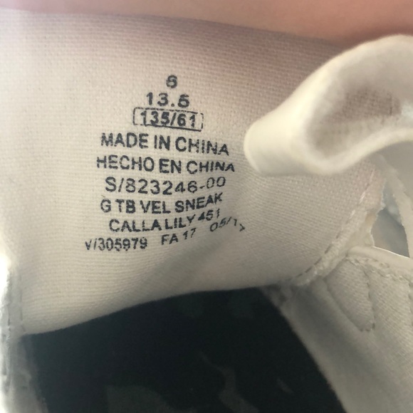 Old Navy kids Camo Backed Sneakers - Picture 5 of 5